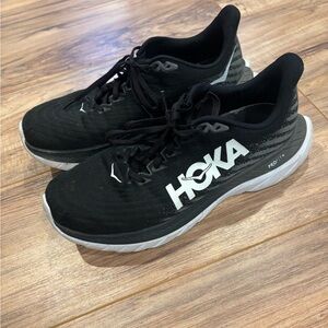 Hoka Men's Black and White Mach 5 Athletic Shoes / Sneakers Size 10.5